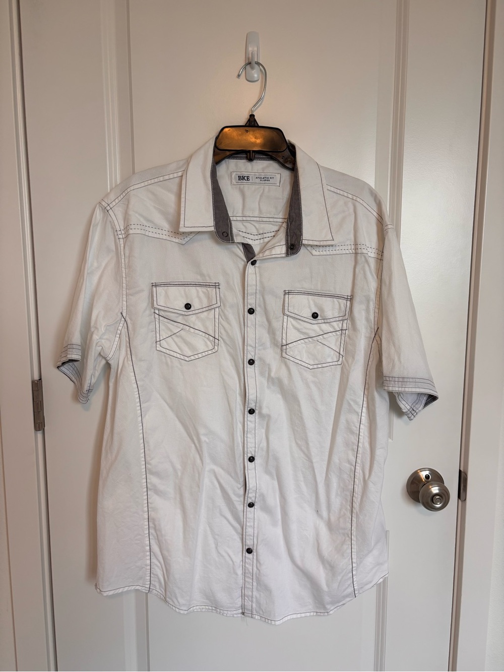 Buckle BKE Short Sleeve Button-Up Shirt White Contrast Collar